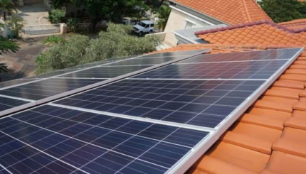 Sistem Monitoring Kontrol Energi Surya Berbasis IoT