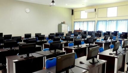 Monitoring Suhu Ruangan Komputer Berbasis IoT