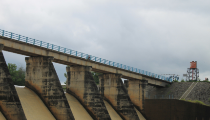 Monitoring Kontrol Gerbang Ketinggian Air Berbasis IoT