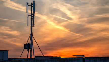 Pemancar Tingkat Radar Frekuensi Tinggi Berbasis IoT