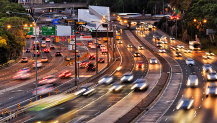 Monitoring Arus Lalu Lintas dan Pemantauan Kecepatan